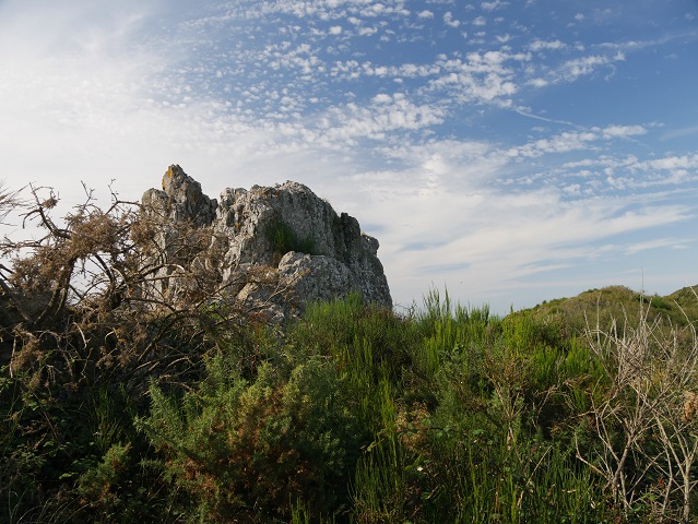 der Rocher du Sard auf dem GR223 bei Carolles