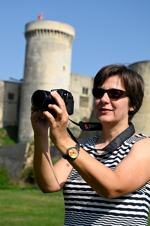 Barbara Kettl-Römer auf Recherche für Glücksorte in der Normandie
