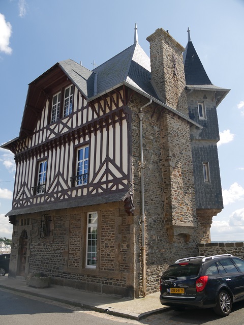 mittellterliches Haus an den Remparts von Granville