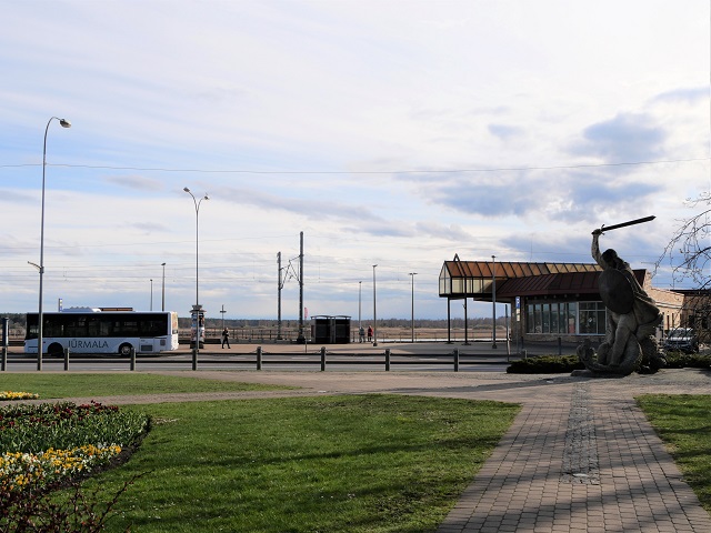 am Bahnhof von Majori in Lettland