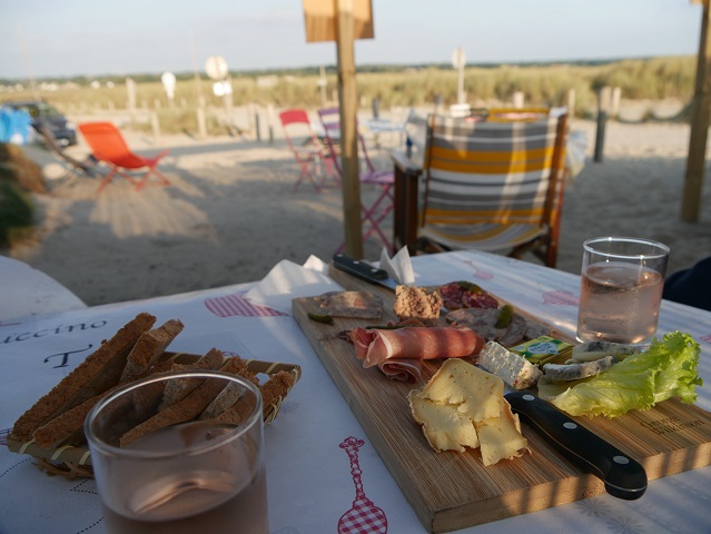 Planche und Rosé in der Strandbar la Cahute