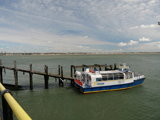 Boot von Jetstream Tours am Southend-Pier