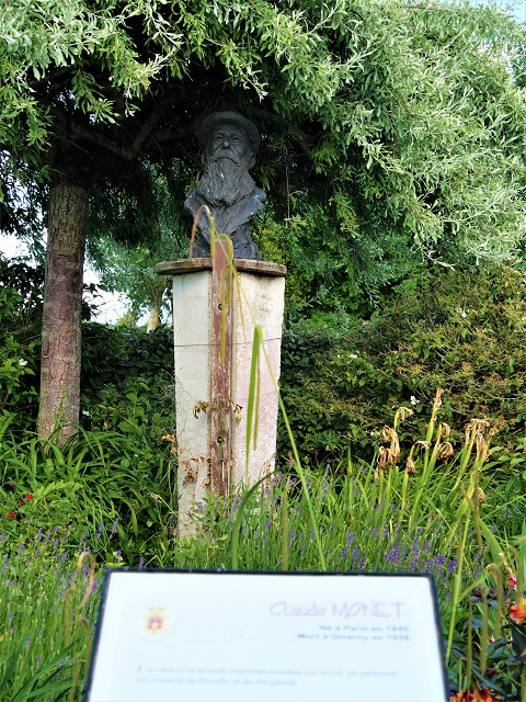 Büste von Claude Monet im Garten der Persönlichkeiten in Honfleur