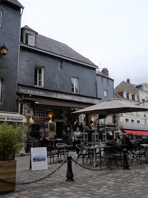 Le Vintage Café in Honfleur