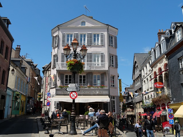 Straßenszene in Honfleur - Rue de l'Homme de Bois