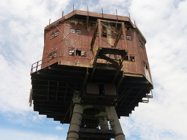 Turm in einem der Maunsell Forts in der Themsemündung