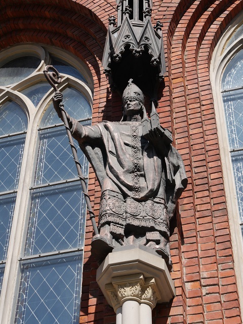 Statue von Bischof Albert von Buxthoeven am Dom zu Riga
