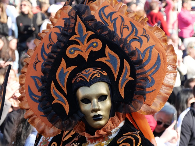 Venezianische Maske auf dem Karneval in Nizza