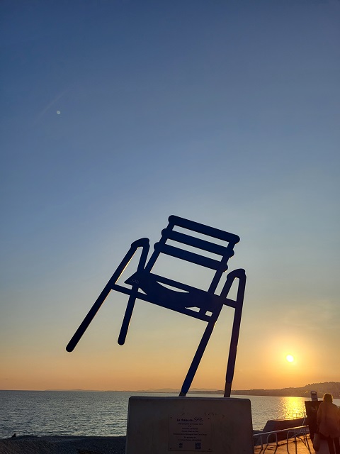 La Chaise bleue an der Promenade des Anglais in Nizza