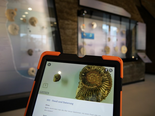 Führung per Tablet im Museum Paléospace in Villers-sur-Mer