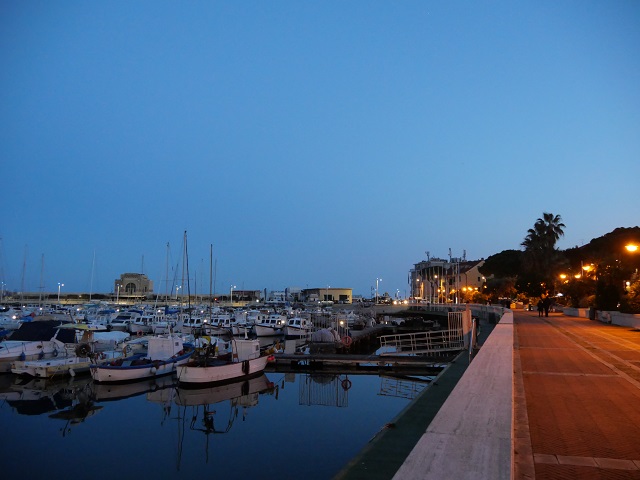 Abends an der Hafenpromenade von Porto Maurizio