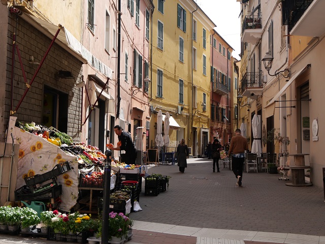 Straßenbild aus Oneglia in Imperia