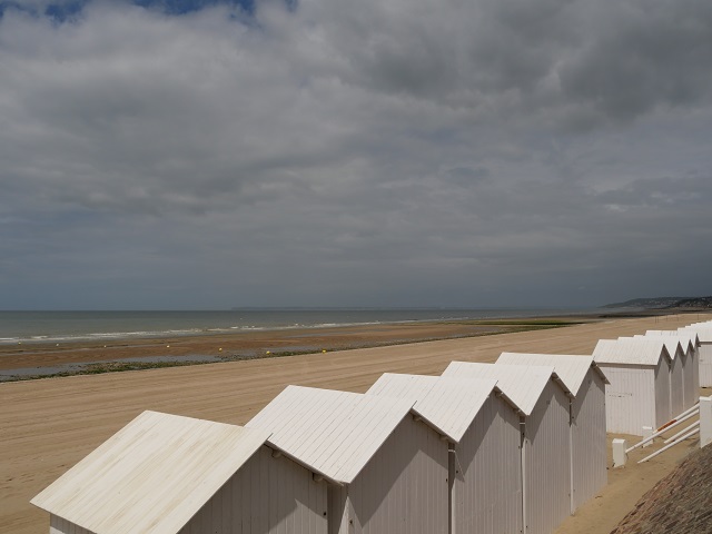 Der Strand von Villers-sur-Mer in der Normandie