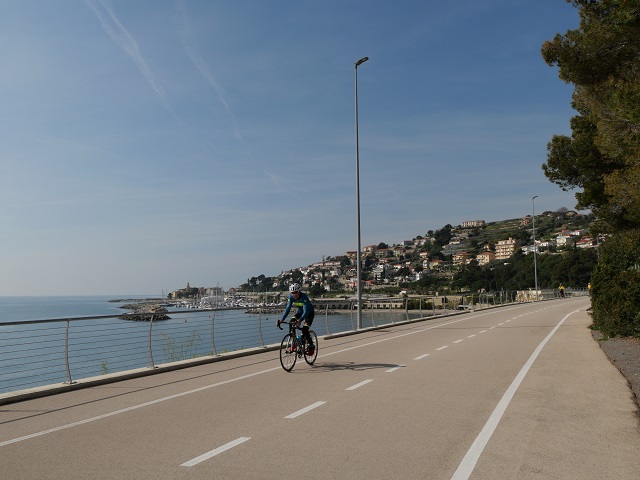 Blick auf die Marina von San Lorenzo auf dem Radweg von Imperia nach San Remo