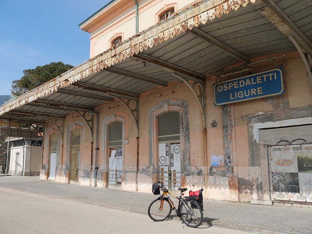 Endstation auf dem Radweg von Imperia nach San Remo: der alte Bahnhof von Ospedaletti