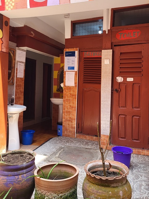 Toiletten und Duschen im Baobab House