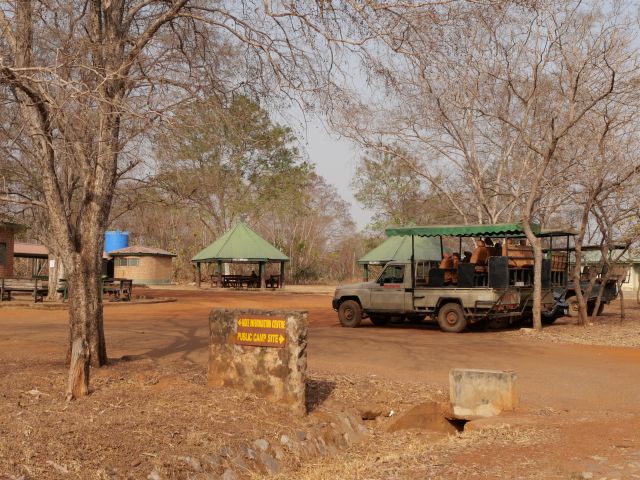 Landcruiser im Mole National Park